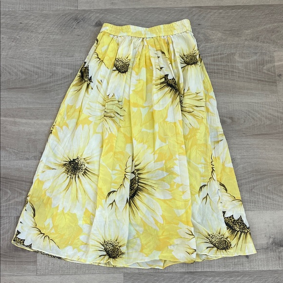 H&M Dresses & Skirts - H&M women’s Floral Yellow lined cotton summer Skirt size Small